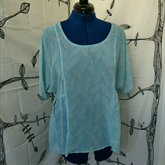 Torrid - Feathered chiffon top - Picture 1 of 8